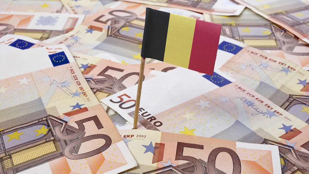 Egy kis európai ország megtalálta a sikerreceptet, özönlik a háztartások pénze az államhoz