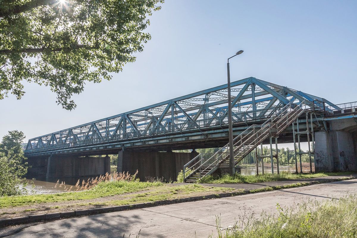 Budapest, 2017. május 1.A Gubacsi híd látképe. A Gubacsi híd, vagy más néven a csepeli átjáró Budapest XX. kerületét köti össze a Csepel szigettel, Budapest XXI. kerületével a Soroksári Duna-ág fölött átívelve. A hidat Zsimondy Béla tervei alapján építették 1924-ben. Eredetileg gyorsvasútvonal összeköttetést szerettek volna teremteni a két kerület között. Ezt a funkcióját 1978-ban megszüntették.MTVA/Bizományosi: Faludi Imre ***************************Kedves Felhasználó!Ez a fotó nem a Duna Médiaszolgáltató Zrt./MTI által készített és kiadott fényképfelvétel, így harmadik személy által támasztott bárminemű – különösen szerzői jogi, szomszédos jogi és személyiségi jogi – igényért a fotó készítője közvetlenül maga áll helyt, az MTVA felelőssége e körben kizárt.