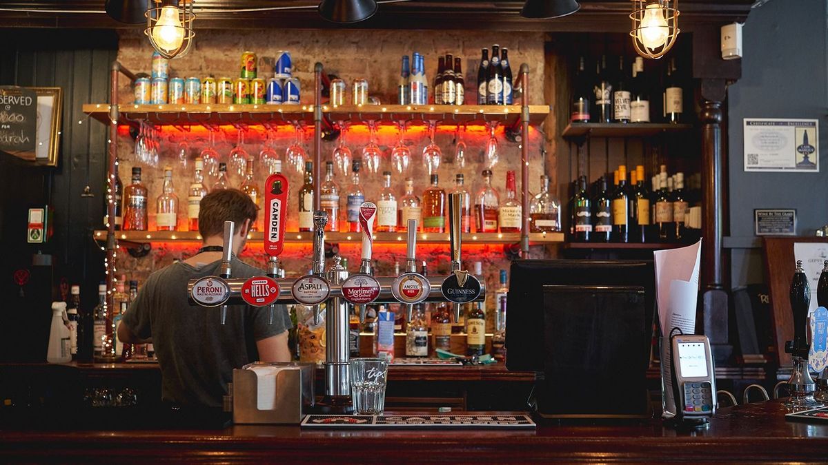 Lassan nem lesz hol inni a briteknek, naponta két kocsma zár be végleg