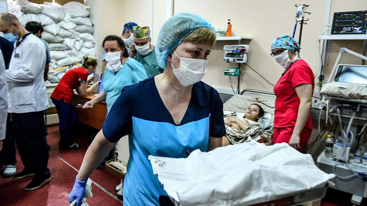 Rettegnek a besorozástól az ukrajnai nők - Katonai nyilvántartásba kerülnek az egészségügyben dolgozók