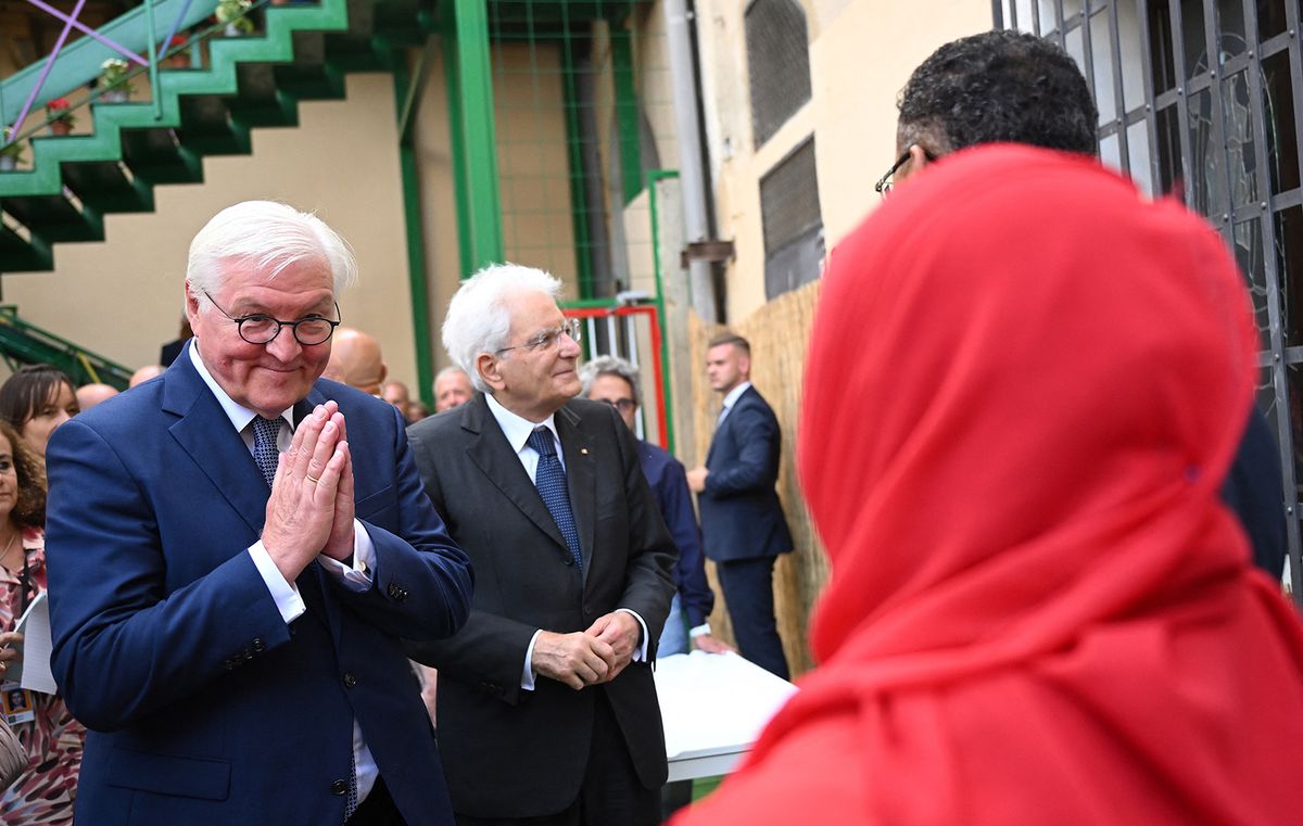 Federal President visits Italy
21 September 2023, Italy, Piazza Armerina: German President Frank-Walter Steinmeier (l) and the President of the Italian Republic, Sergio Mattarella talk to Mona, a refugee from Egypt, and her family during a visit to the humanitarian association "Don Bosco 2000". The trip is part of a series of visits to EU founding states ahead of the European elections. Photo: Britta Pedersen/dpa (Photo by BRITTA PEDERSEN / DPA / dpa Picture-Alliance via AFP)