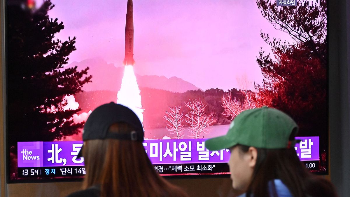 Kim Dzsong Un távollétében is röpködnek a ballisztikus rakéták