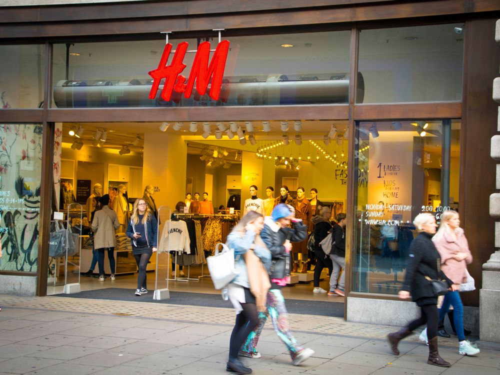 London-,October,,2018:,H&m,Store,Exterior,On,Oxford,Street,With