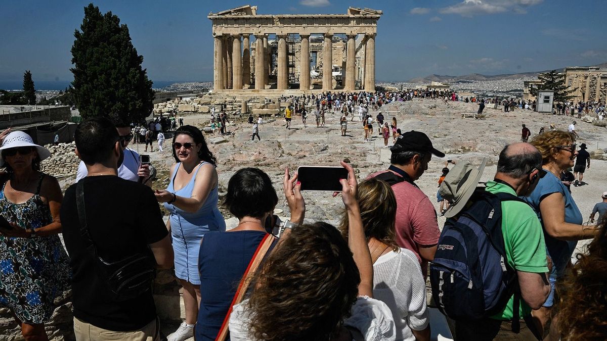 Besokalltak a görögök, korlátozzák a látogatók számát a turistalátványosságnál