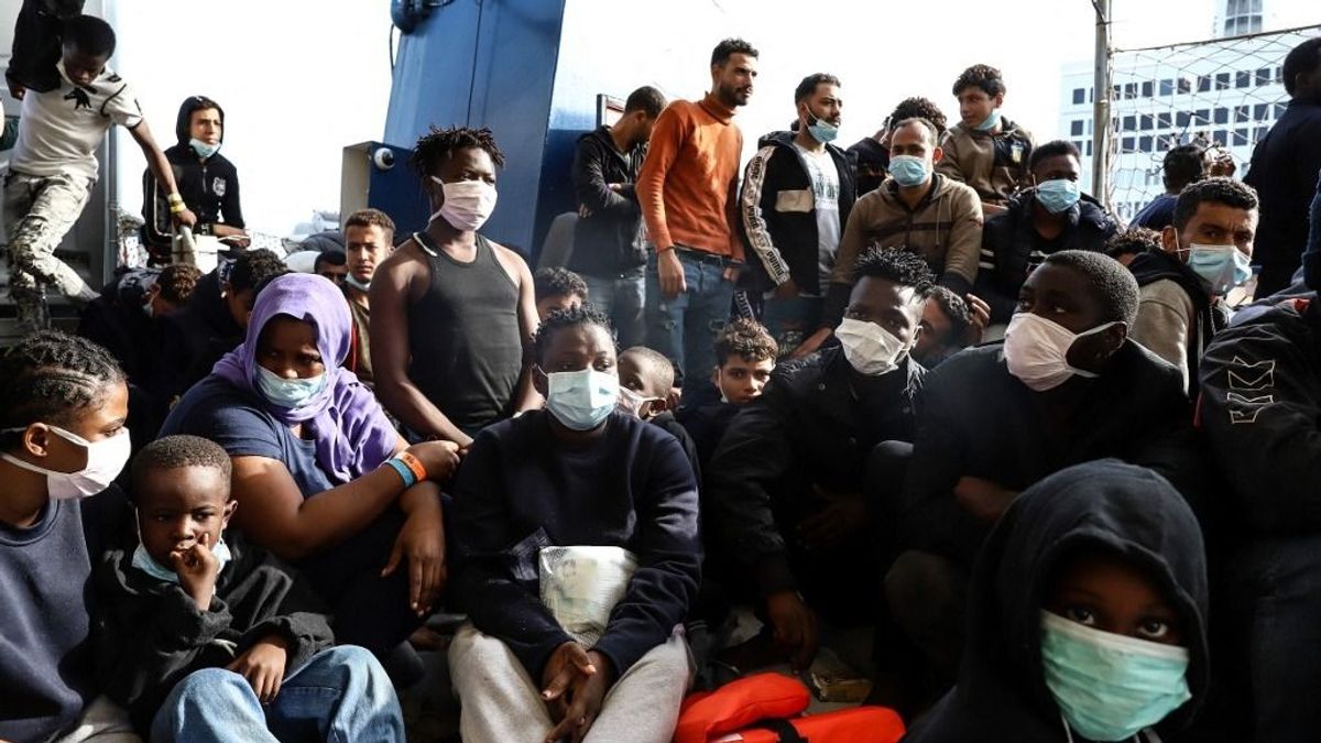 Megnyitja kapuit az első zárt migránstábor Pozzallóban - Ötezer euróval meg lehet vásárolni a szabadságot 