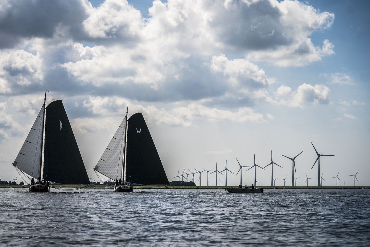 LEMMER - Skutsjes in action on the IJsselmeer, during the twelfth day of the Skűtsjesilen. ANP SIESE VEENSTRA netherlands out - belgium out (Photo by Siese Veenstra / ANP MAG / ANP via AFP)