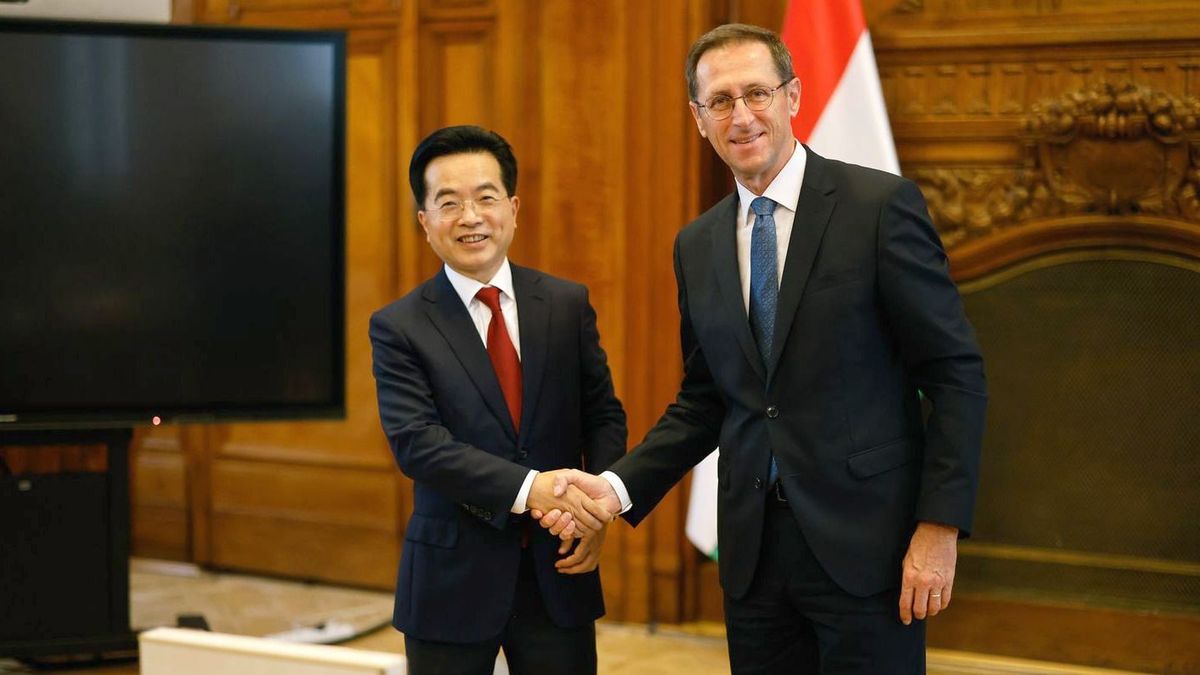 Óriási kínai cégcsoporttal tárgyalt Varga Mihály