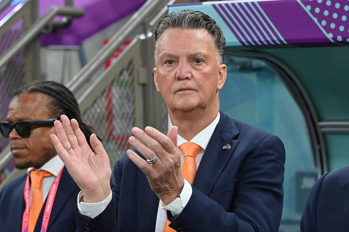 FIFA World Cup 2022 / Netherlands - Argentina 3-4 pts.
coach Louis VAN GAAL (NED), claps applause, single image, cropped single motif, portrait, portrait, portrait. Quarter finals, quarter finals, game 57, Netherlands (NED) - Argentina (ARG) 3-4 iE on December 9th, 2022, Lusail Stadium Football World Cup 20122 in Qatar from November 20th. - 18.12.2022 ?
