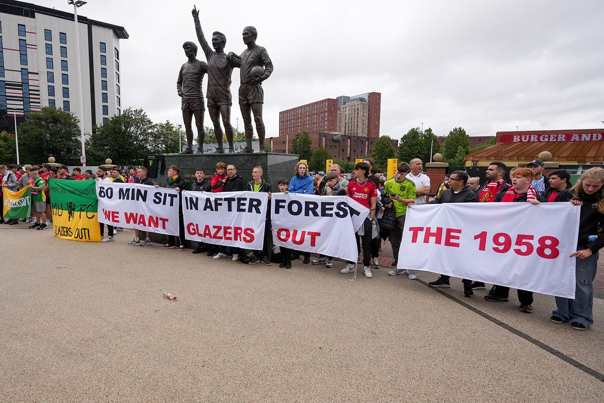 Manchester United fans protest against Manchester United’s ownersMANCHESTER, UNITED KINGDOM - AUGUST 14: Manchester United fans gather outside Old Trafford stadium as they stage a protest against Manchester United's owners ahead of the English Premier League football match between Manchester United and Wolves at Old Trafford in Manchester, United Kingdom on August 14, 2022. Giannis Alexopoulos / Anadolu Agency (Photo by Giannis Alexopoulos / ANADOLU AGENCY / Anadolu Agency via AFP)