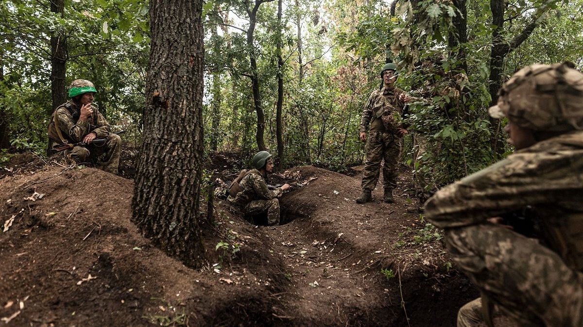 DONETSK OBLAST, UKRAINE - JULY 23: Ukrainian soldier are seen in a trench in the direction of Velyka Novosilka as Ukrainian Army conduct operation to target trenches of Russian forces through the Donetsk Oblast amid Russia and Ukraine war in Donetsk Oblast, Ukraine on July 23, 2023. Diego Herrera Carcedo / Anadolu Agency (Photo by Diego Herrera Carcedo / ANADOLU AGENCY / Anadolu Agency via AFP)