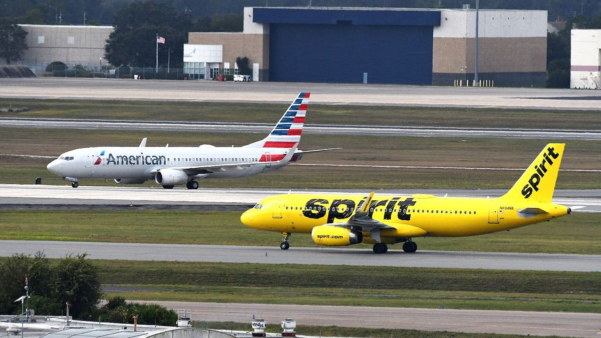 Zuhannak a tőzsdén az amerikai légitársaságok