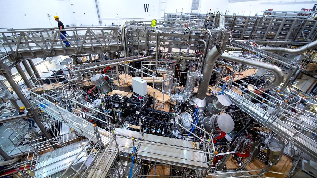 Wendelstein 7-X fusion plant09 August 2022, Mecklenburg-Western Pomerania, Greifswald: View of the research reactor "Wendelstein 7-X" at the Max Planck Institute for Plasma Physics. The institute with the fusion reactor "Wendelstein 7-X" relies on nuclear fusion as a way to generate energy. The facility in Greifswald itself does not yet supply fusion energy, but is used for basic research and is intended to demonstrate the power plant suitability of "stellarator" type fusion facilities. Photo: Stefan Sauer/dpa (Photo by STEFAN SAUER / DPA / dpa Picture-Alliance via AFP)