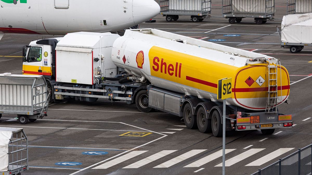 Shell Tanker Truck As Shell Reports Record High Profits