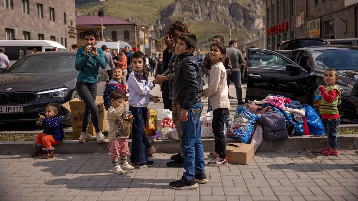 Egyre jobban kiürül Hegyi-Karabah, az örmények többsége már elmenekült