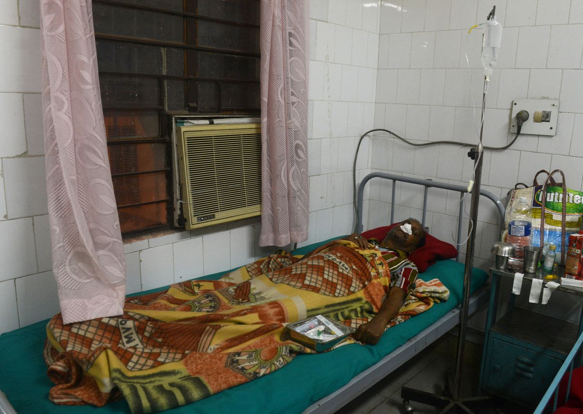 Injured local resident Gouranga Saha, 68, lies in a bed after receiving treatment at Siliguri Hospital following an earthquake in Siliguri on January 4, 2016. A strong 6.7 magnitude earthquake struck northeast India near the country's borders with Myanmar and Bangladesh early on January 4, sending people fleeing into the streets with dozens injured in the panic.    AFP PHOTO / Diptendu DUTTA (Photo by DIPTENDU DUTTA / AFP)