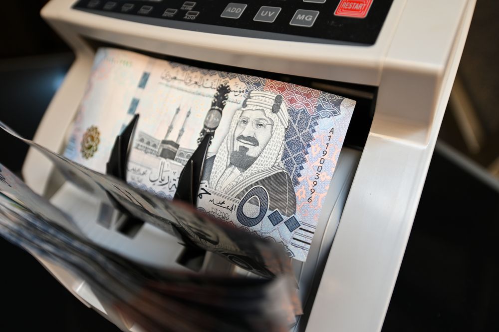 500,Saudi,Riyal,Banknote,Paper,On,Money,Counting,Machine