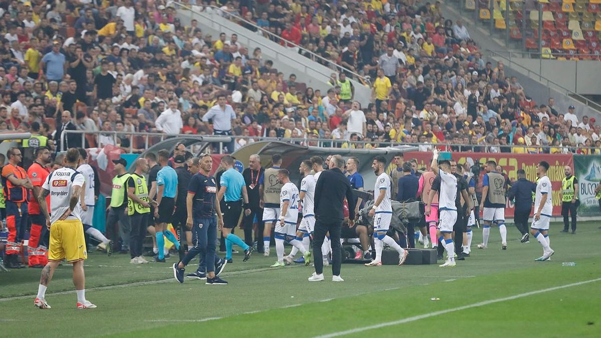 UEFA Euro 2024 qualification round - Romania vs Kosovoepa10857003 Kosovo team leaves the pitch as the main referee Willy Delajod (not pictured), from France, temporarily interrupts the UEFA Euro 2024 group I qualifying soccer match between Romania and Kosovo held at National Arena Stadium in Bucharest, Romania, 12 September 2023, due to the Romanian supporters behavior .  EPA/Robert Ghement