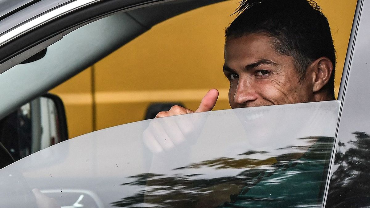 Határtalan luxus: Cristiano Ronaldo autóit csodálja a világ