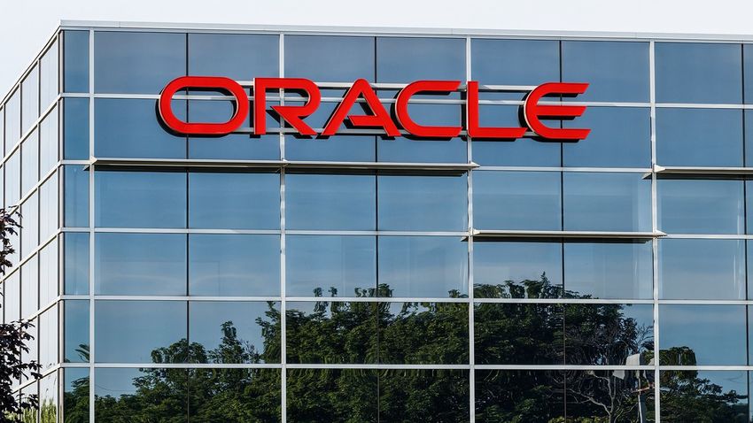 Oracle se está debilitando, pero Elon Musk y Warren Buffett se apresuran a ayudarlo