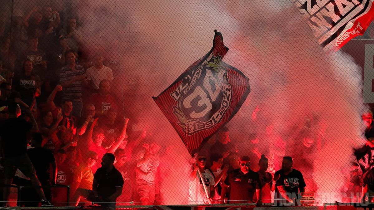 Egy rántott húsos szendvics miatt tudták meg az angol focidrukkerek, hogy kiesett a Honvéd a magyar élvonalból