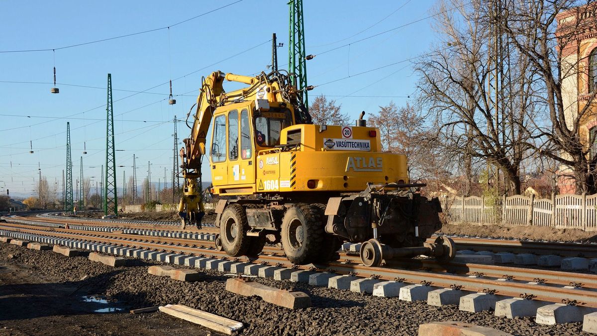 Forgalmas vonalat újít fel a MÁV, több tízezer embernek kell újragondolni az ingázást