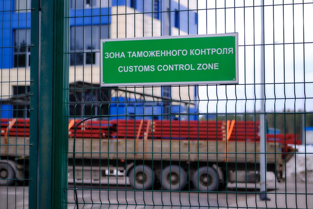 Customs,Control,Zone,-,A,Sign,In,Russian,And,English