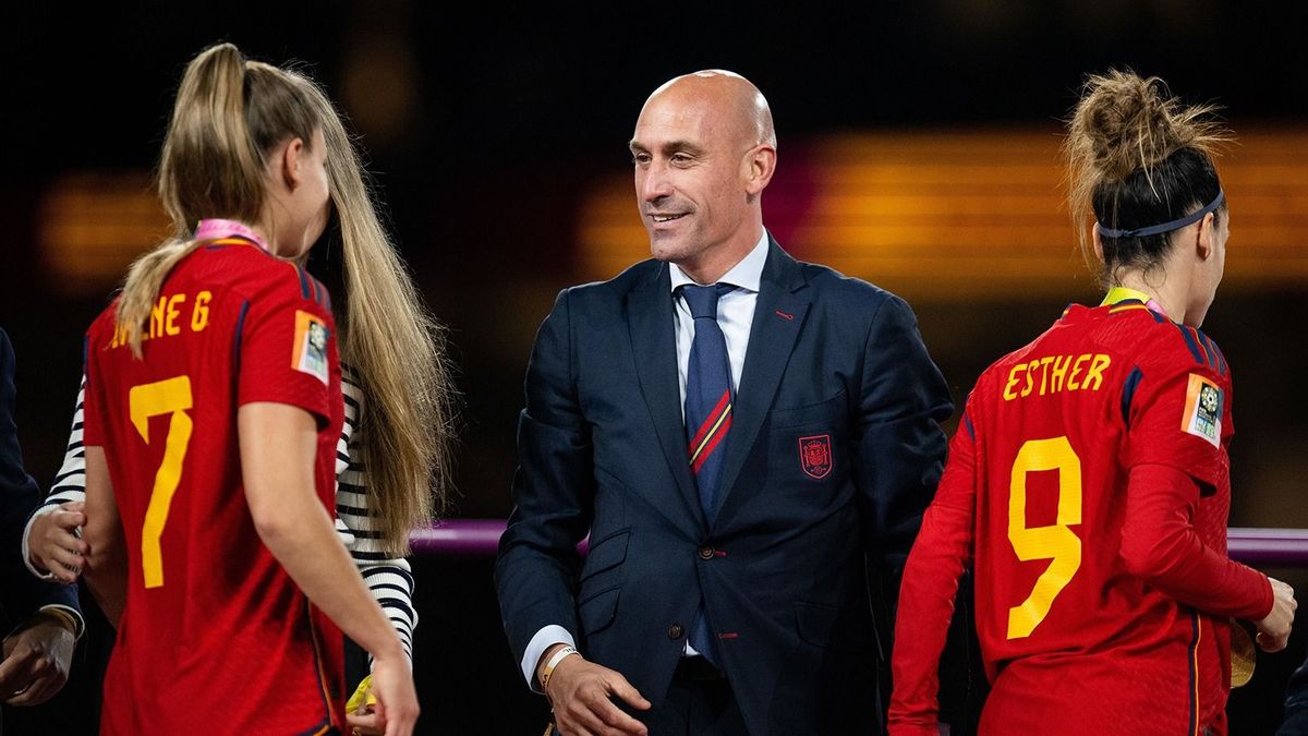 Spanyol futballbotrány: bíróság előtt magyarázkodott Rubiales
