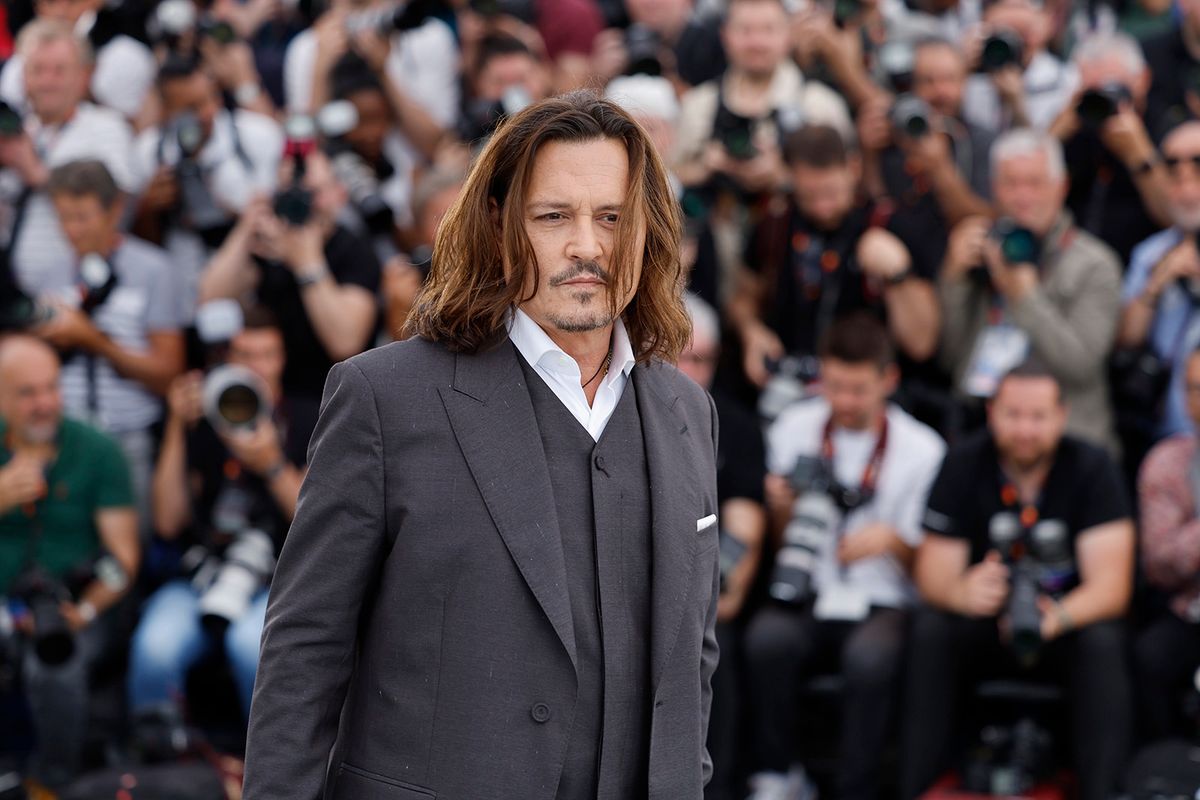Cannes, 2023. május 17.Johnny Depp amerikai színész a Jeanne du Barry című filmje bemutatójára alkalmából tartott fotózáson a 76. Cannes-i Nemzetközi Filmfesztiválon 2023. május 17-én.MTI/EPA/Sebastien Nogier