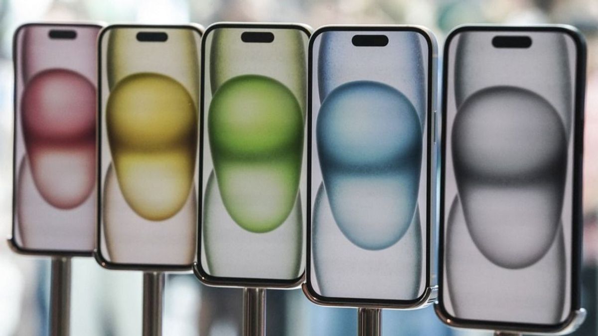 A csalók felköthetik a gatyájukat: az Apple titkos matricával védi az iPhone 15 vásárlókat