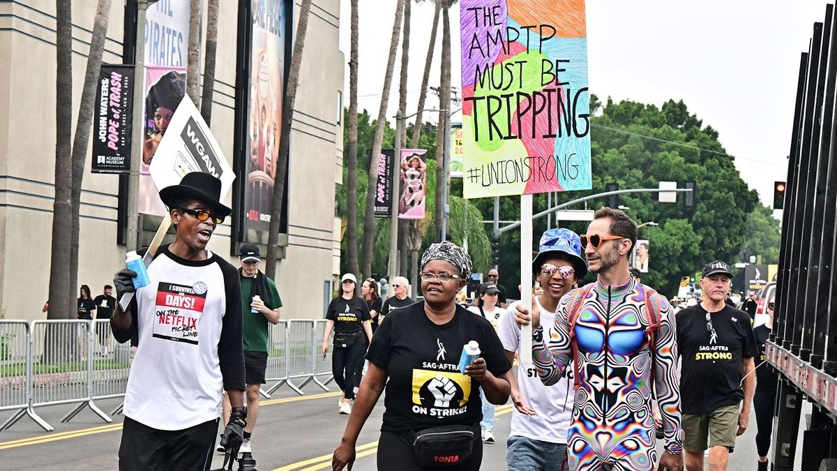 Kirakodóvásárokból tartják fenn magukat a hollywoodi filmesek, akik nem is kezdtek el sztrájkolni