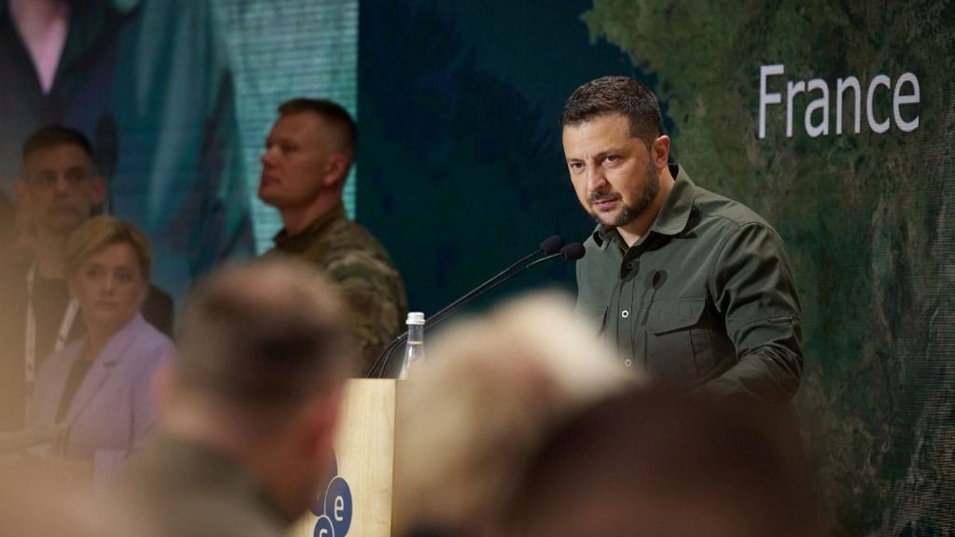 This handout photograph taken and released by the Ukrainian Presidential press service on September 8, 2023, shows President of Ukraine Volodymyr Zelensky speaking during the 18th meeting of the Yalta European Strategy "The Future is Decided in Ukraine" in Kyiv. (Photo by Handout / UKRAINIAN PRESIDENTIAL PRESS SERVICE / AFP) / RESTRICTED TO EDITORIAL USE - MANDATORY CREDIT "AFP PHOTO / Ukrainian Presidential press service " - NO MARKETING NO ADVERTISING CAMPAIGNS - DISTRIBUTED AS A SERVICE TO CLIENTS