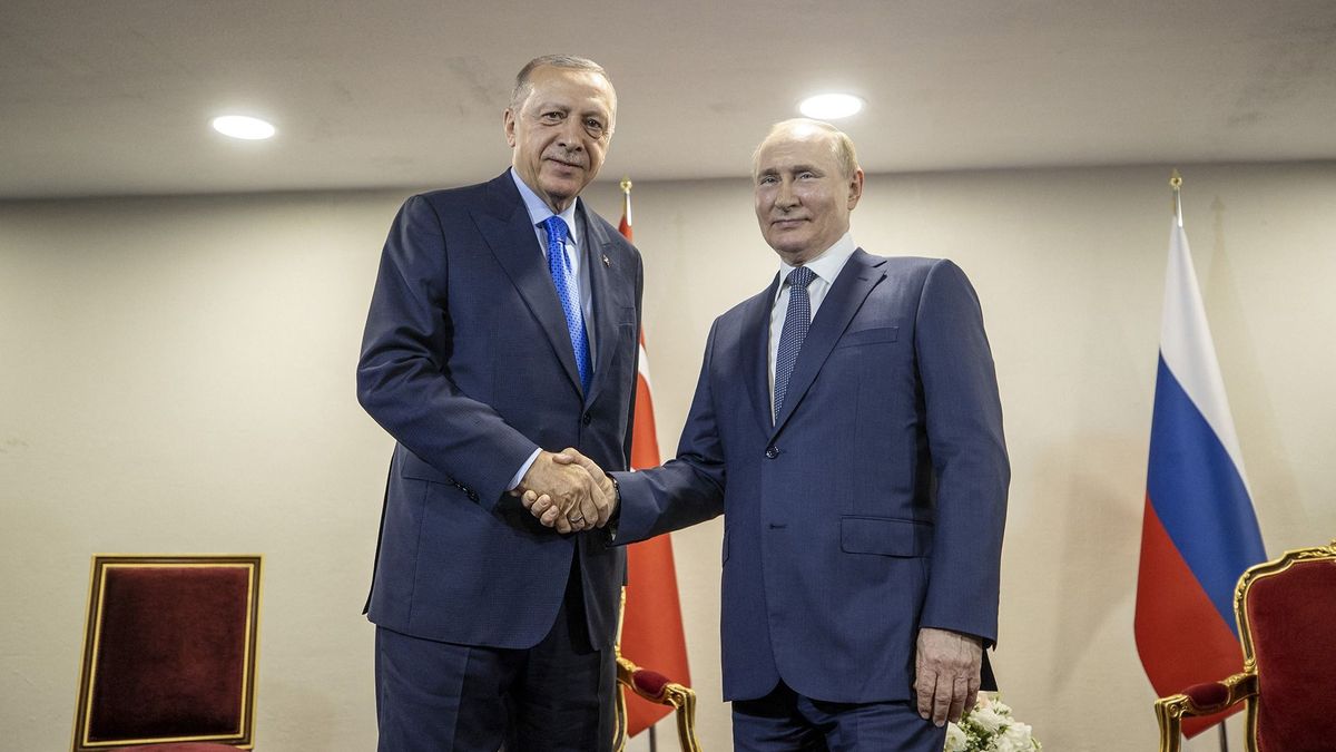 Erdogán a gabonamegállapodás mellett, a békéről is tárgyalna ma Putyinnal