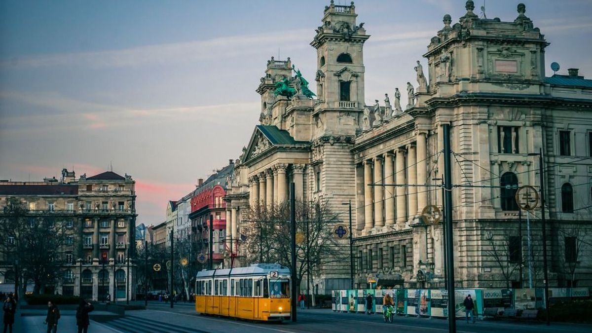 Figyelem: felújítás miatt változik a forgalmi rend a Kossuth Lajos térnél