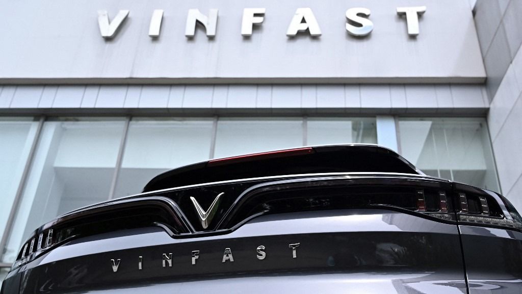 A Vinfast electric car is parked outside a showroom in Hanoi on August 18, 2023. Shares of Vietnamese electric vehicle maker VinFast have tumbled, days after its stock market valuation soared above Ford and General Motors (GM) as it debuted on the Nasdaq. (Photo by Nhac NGUYEN / AFP)