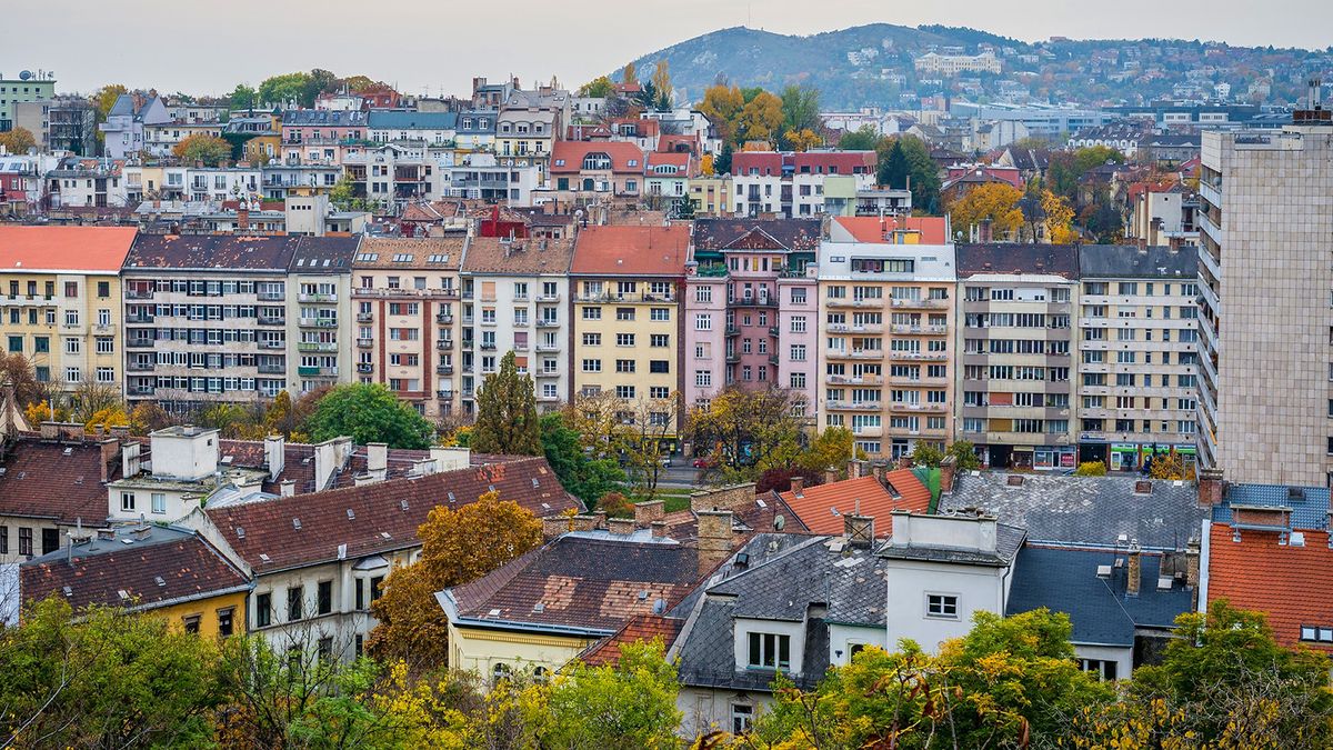 Budapest,,Hungary,Circa,September,2014:,Houses,Of,Budapest
BUDAPEST, HUNGARY Circa September 2014: Houses of Budapest