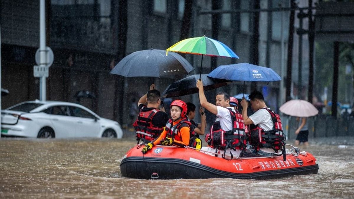 Rekord esők nyomán elöntötte a víz Hongkongot és Sencsent