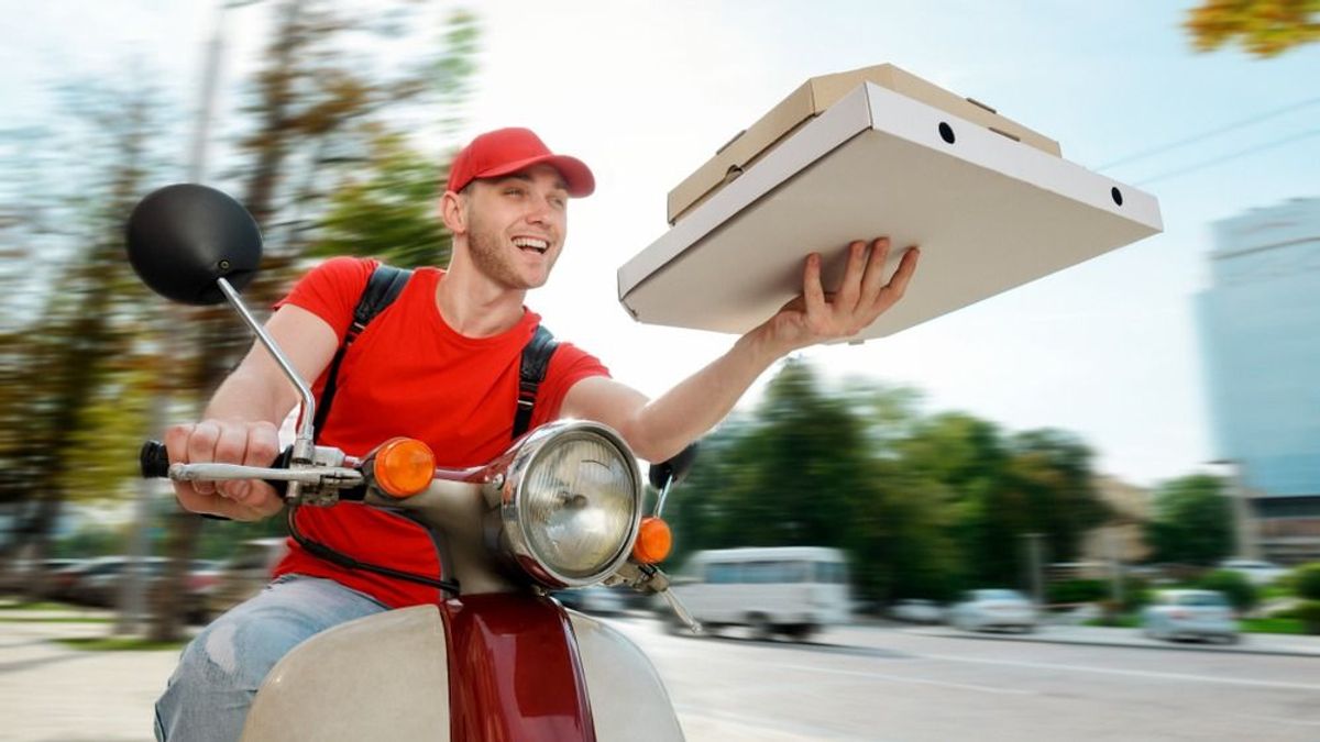Az Aldi elindítja pizzafutár szolgáltatását, sietniük kell az első vásárlóknak