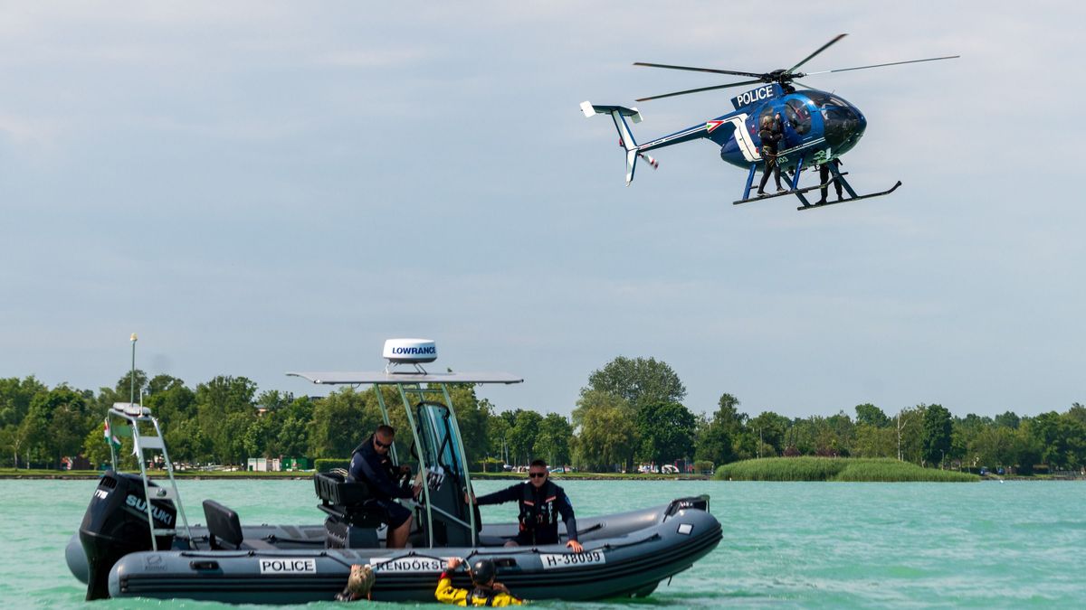 Rendörségi helikopter zuhant le a Balatonnál