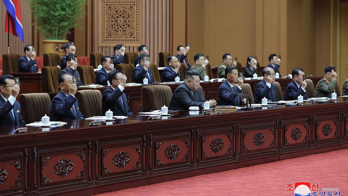 Alkotmányba foglalta atomfegyver-programját Észak-Korea