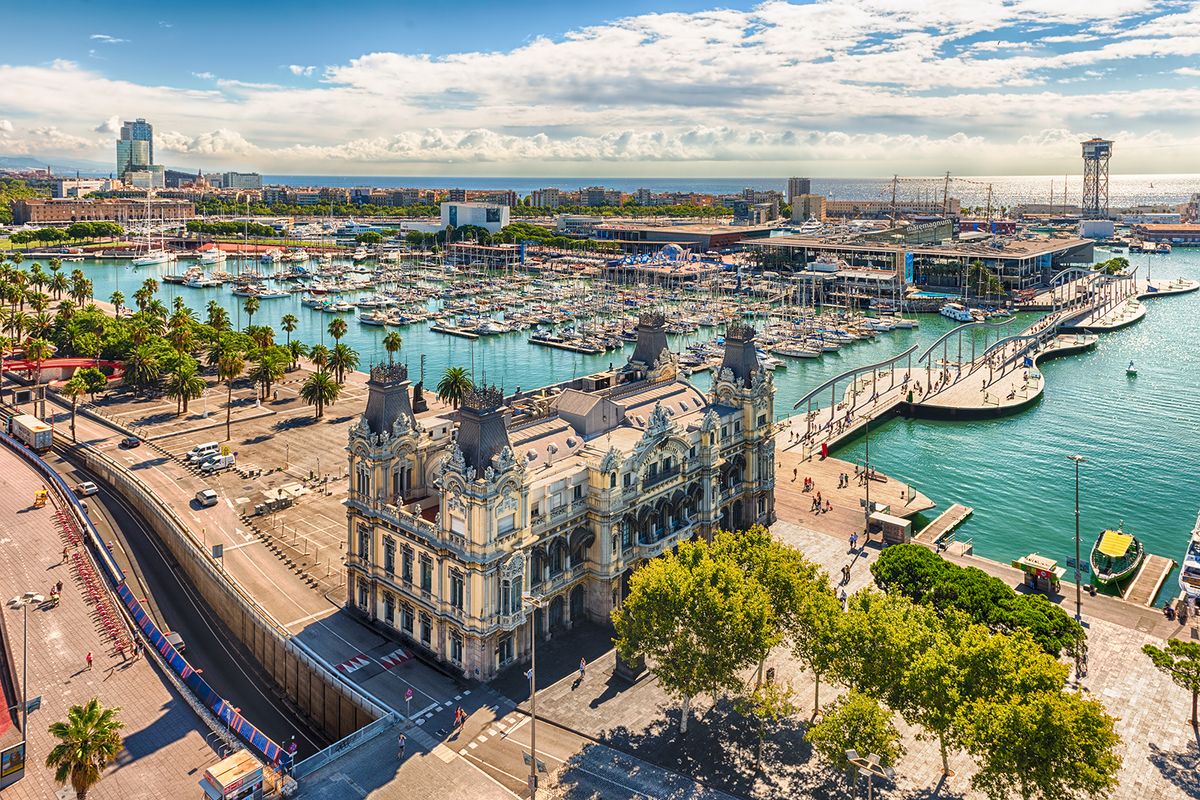Scenic,Aerial,View,Of,Port,Vell,From,The,Top,Of
Barcelona is idegenforgalmi adót szed