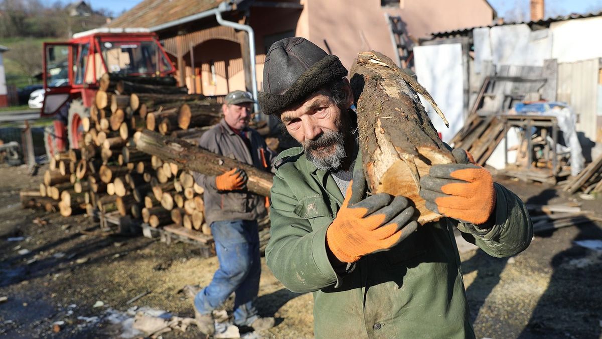 Róluk mintha mindenki megfeledkezett volna: 77 ezer forintból tengődnek a közmunkások havonta