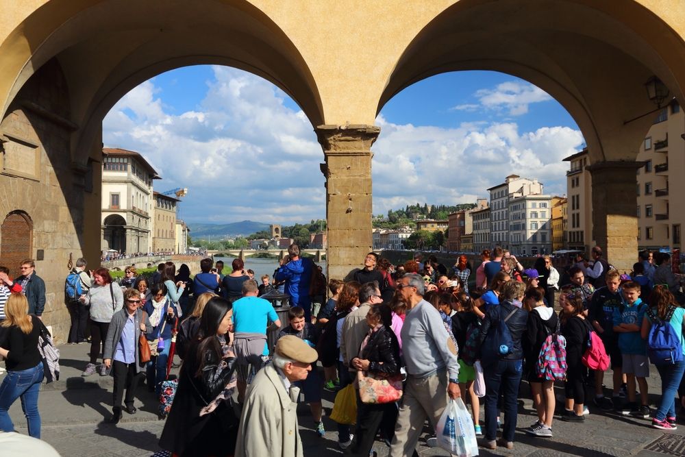 Florence,,Italy,-,April,30,,2015:,Crowd,Of,Tourists,Visits