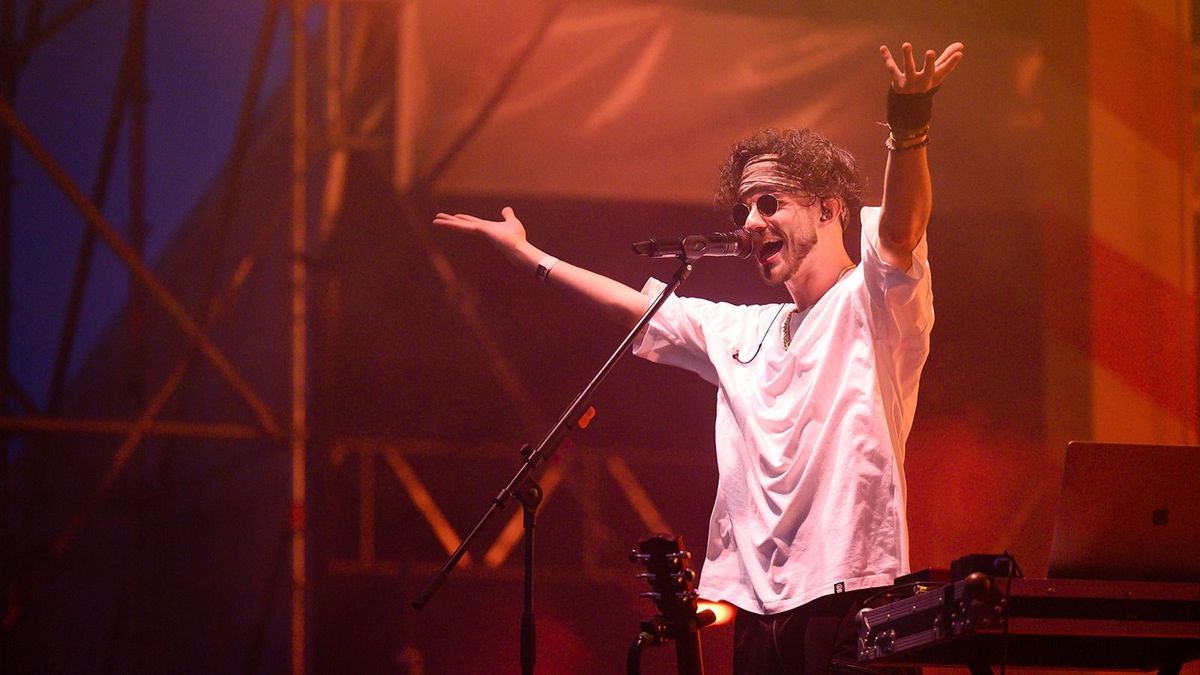 Mi történhetett? Óriási számban adják el az Azahriah-koncertek jegyeit az interneten