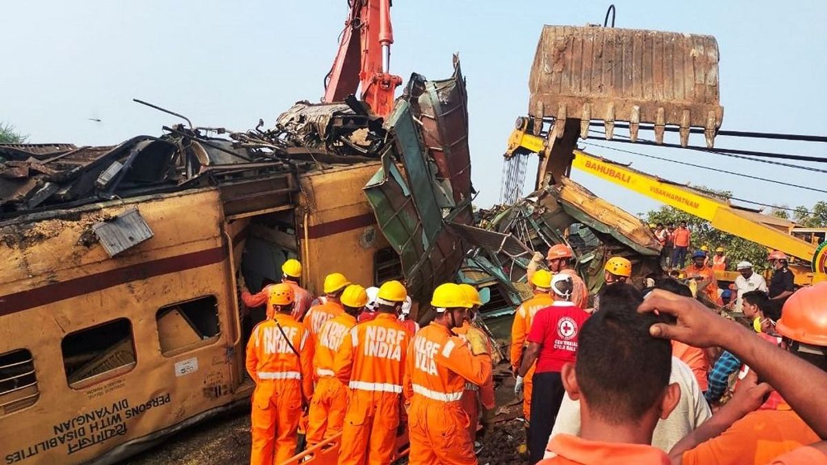 Többen meghaltak a vasárnap esti súlyos vonatbalesetben