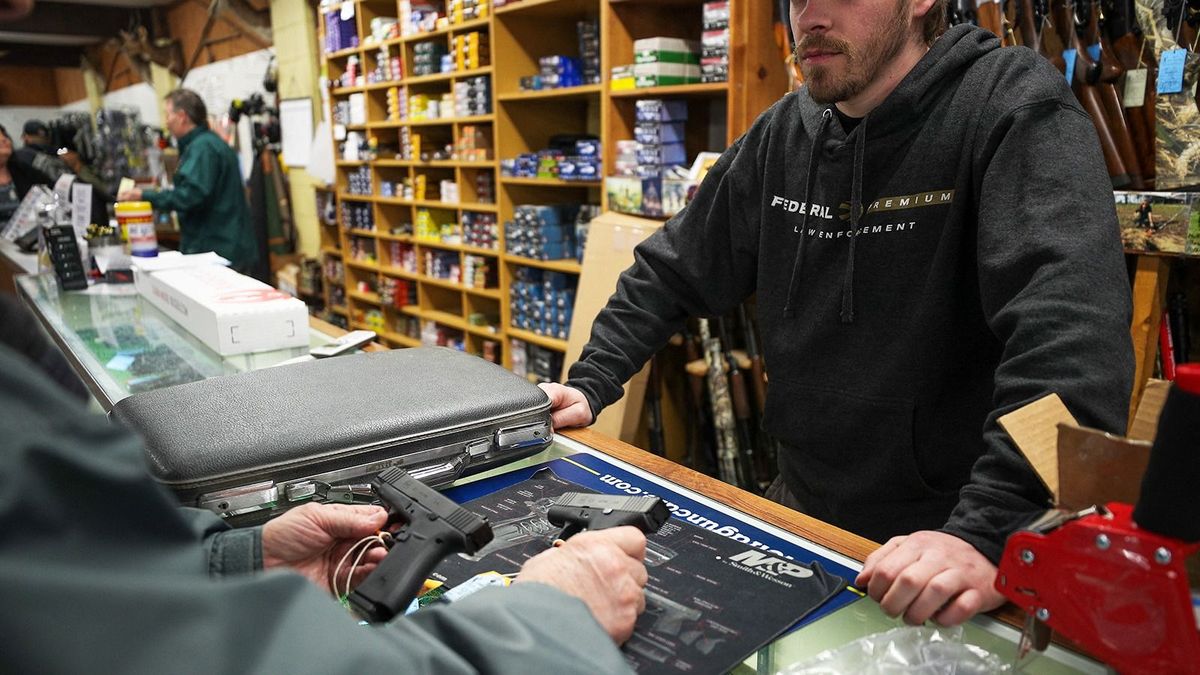 Megrohamozták a fegyverszaküzleteket az Egyesült Államokban élő zsidók