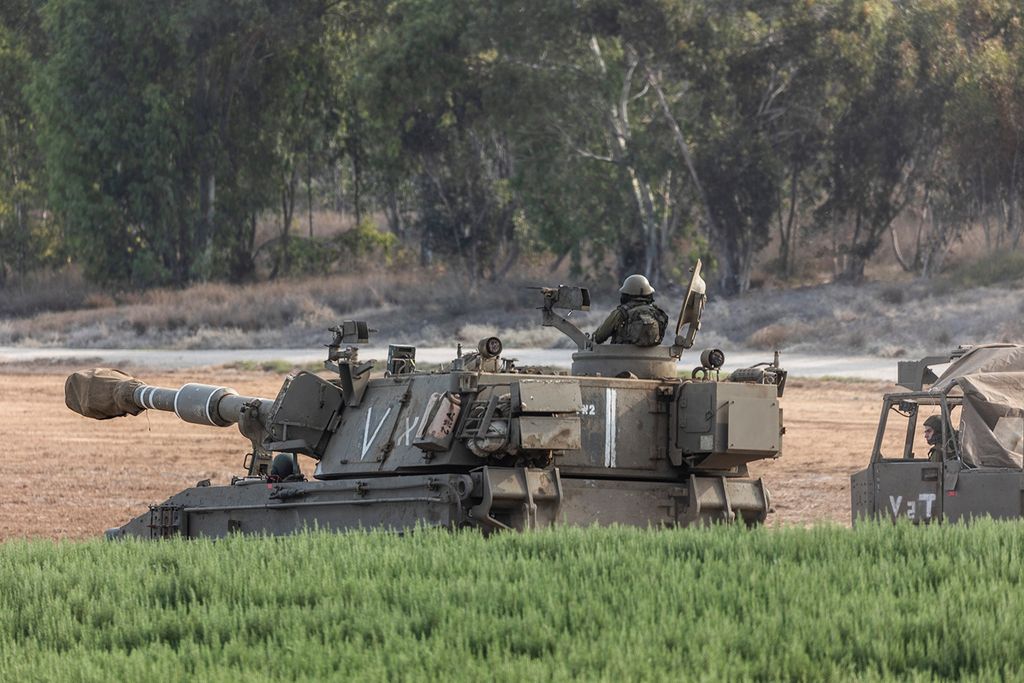 Israeli-Palestinian conflict08 October 2023, Israel, Gaza: Israeli Artillery taking position along the Gaza border on the second day of the ongoing conflict between Israel and the Palestinian militant group Hamas. Photo: Ilia Yefimovich/dpa gazawar3