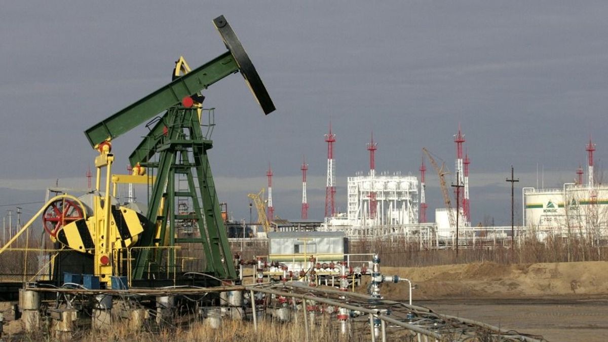 Oroszország novemberben dönt az olajkitermelés módosításáról 