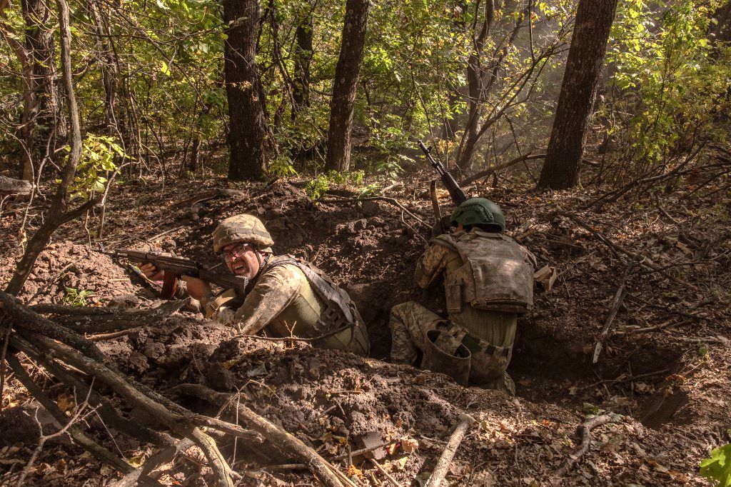 UKRAINE-RUSSIA-CONFLICT-WARUkrainian members of the OPFOR (opposing force) battalion practice assault on enemy positions during a military training in the Donetsk region on September 26, 2023, amid the Russian invasion of Ukraine. (Photo by Roman PILIPEY / AFP)