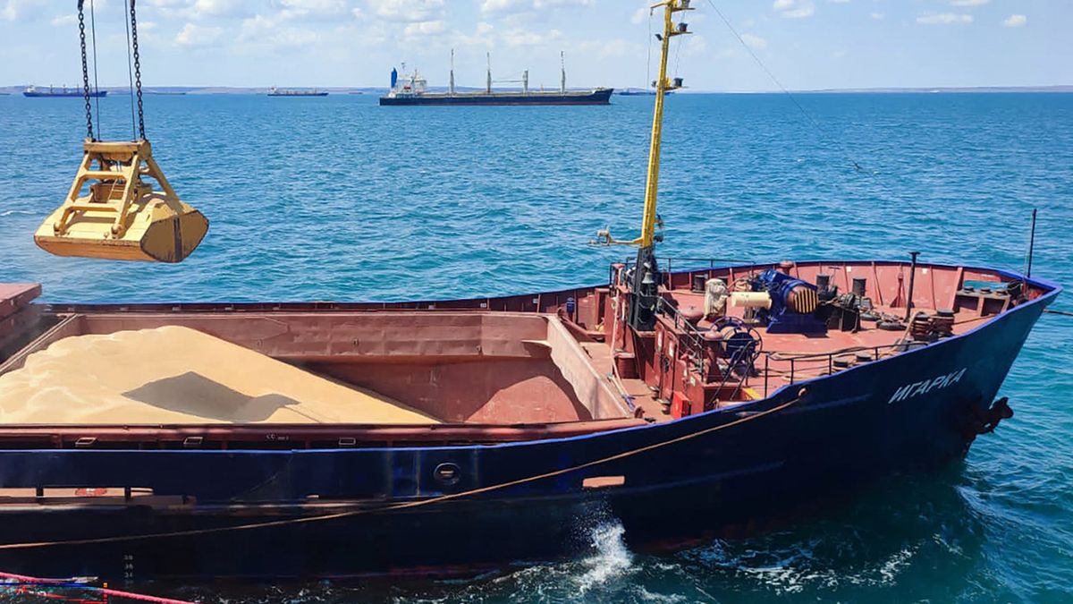 Orosz és ukrán óriáshajók ütköztek össze a Márvány-tengeren