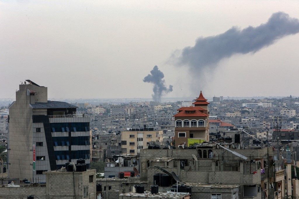 Israeli attacks on Gaza continue on the 21st dayRAFAH, GAZA - OCTOBER 27: Smoke rises after Israeli airstrikes as the attacks continue on the 21st day in Rafah, Gaza on October 27, 2023. Abed Rahim Khatib / Anadolu (Photo by Abed Rahim Khatib / ANADOLU / Anadolu via AFP)